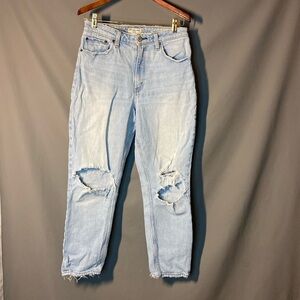Abercrombie& Fitch The Mom High Rise Jeans. Size 28/6